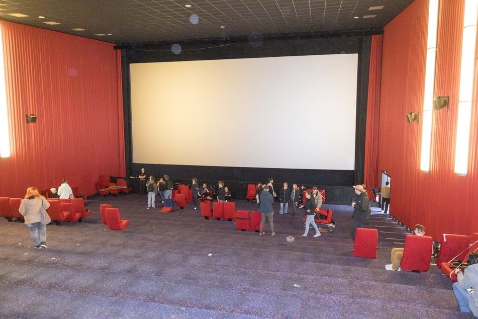 Mit einer solchen Nachfrage hat keiner gerechnet. Der Saal 7 im Kristallpalast war im Nu leergeräumt.