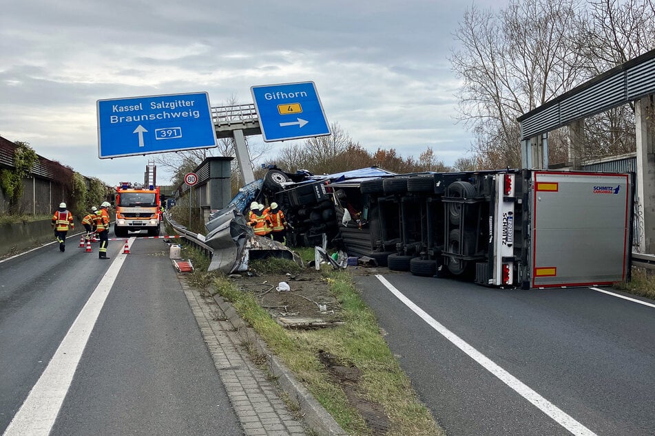 Die Strecke bleibt noch bis in die Abendstunden gesperrt.