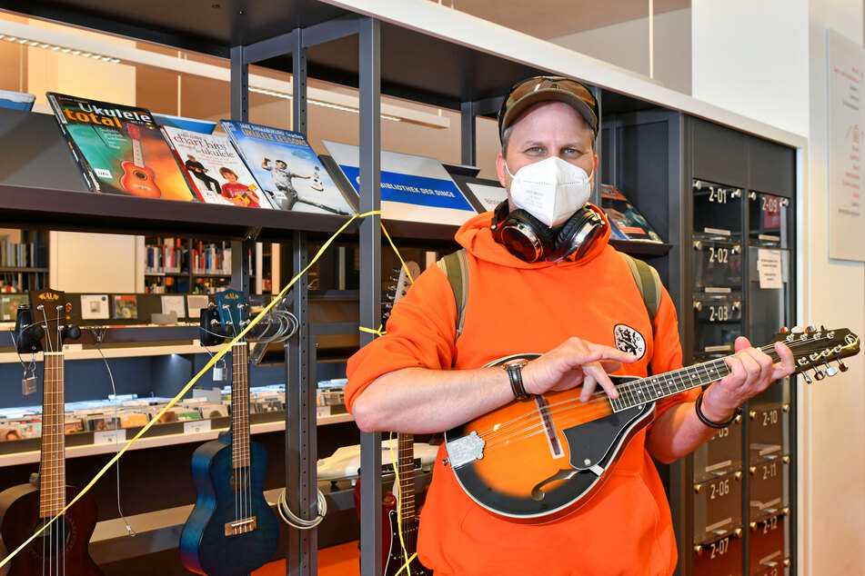 Nico Nagel (51) hat als einer der ersten das neue Angebot genutzt. Das Objekt der Begierde: eine Mandoline.
