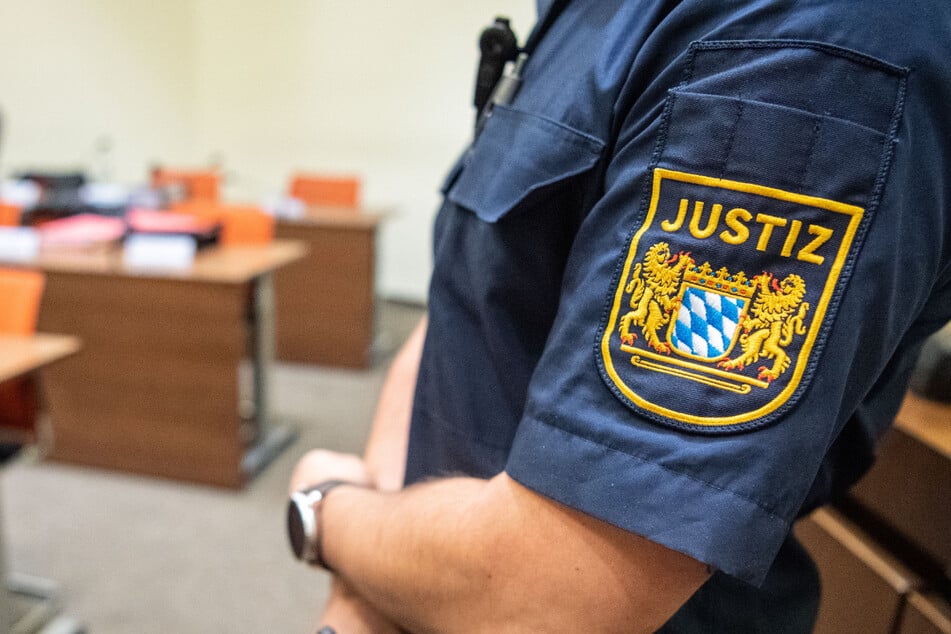 Das Landgericht München I hat einen Mann wegen Vergewaltigung und Körperverletzung zu einer Haftstrafe verurteilt. (Symbolbild)