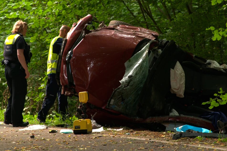 Horror-Unfall in NRW: Vier Teenager tot, 16-Jähriger am Steuer