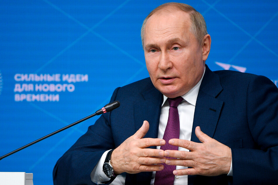 Wladimir Putin wirft westlichen Politikern vor, für eigenes Fehlverhalten Russland verantwortlich zu machen.