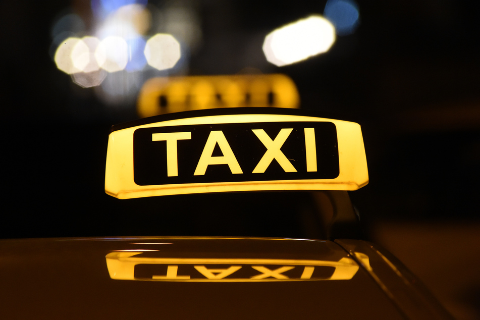 Ein Taxifahrer wurde am Samstagabend in Berlin von einem Unbekannten angegriffen (Symbolbild).