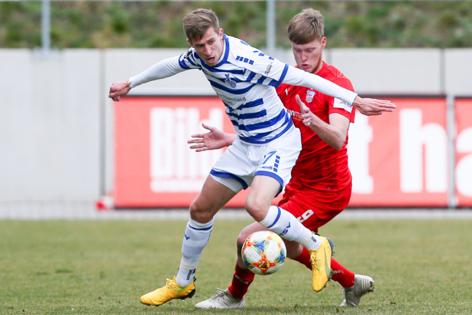 Das direkte Duell des MSV Duisburg, hier mit Arne Sicker (l.), und des FSV Zwickau um Gerrit Wegkamp, liegt einige Monate zurück. Doch für beide Vereine geht es am letzten Spieltag noch um viel.