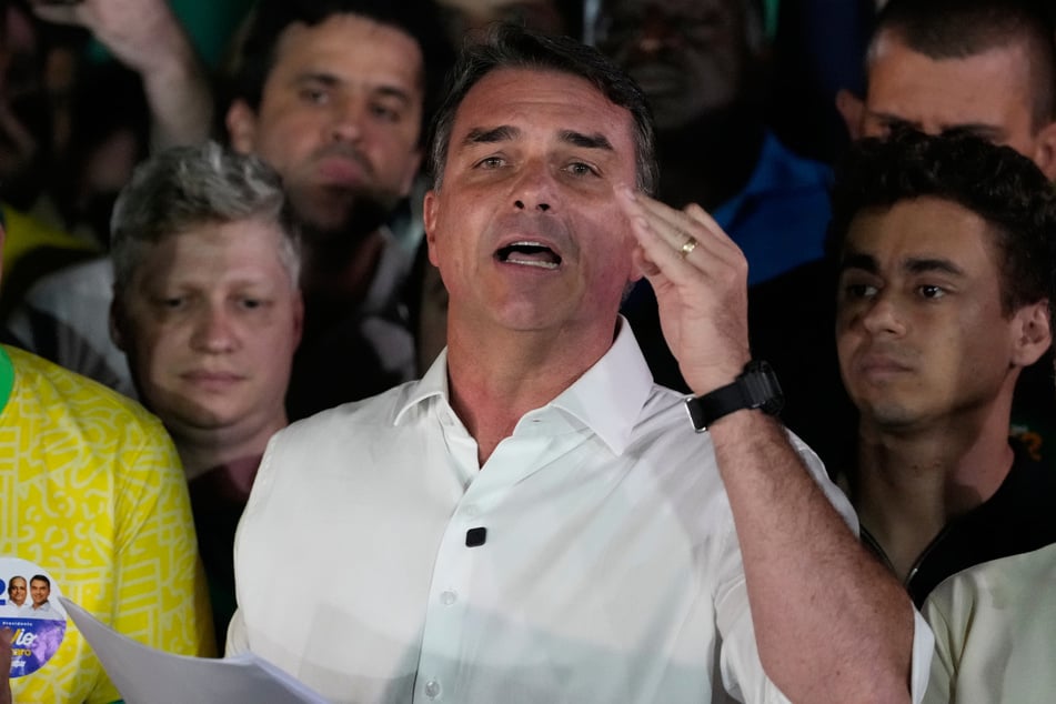 Lokale zu lange offen: Flávio Bolsonaro fordert Annullierung der Wahl in Brasilien