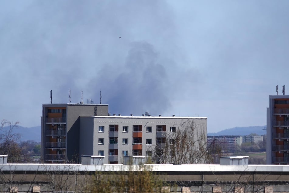 Bei der brennenden Baracke handelt es sich um ein leer stehendes Gebäude.