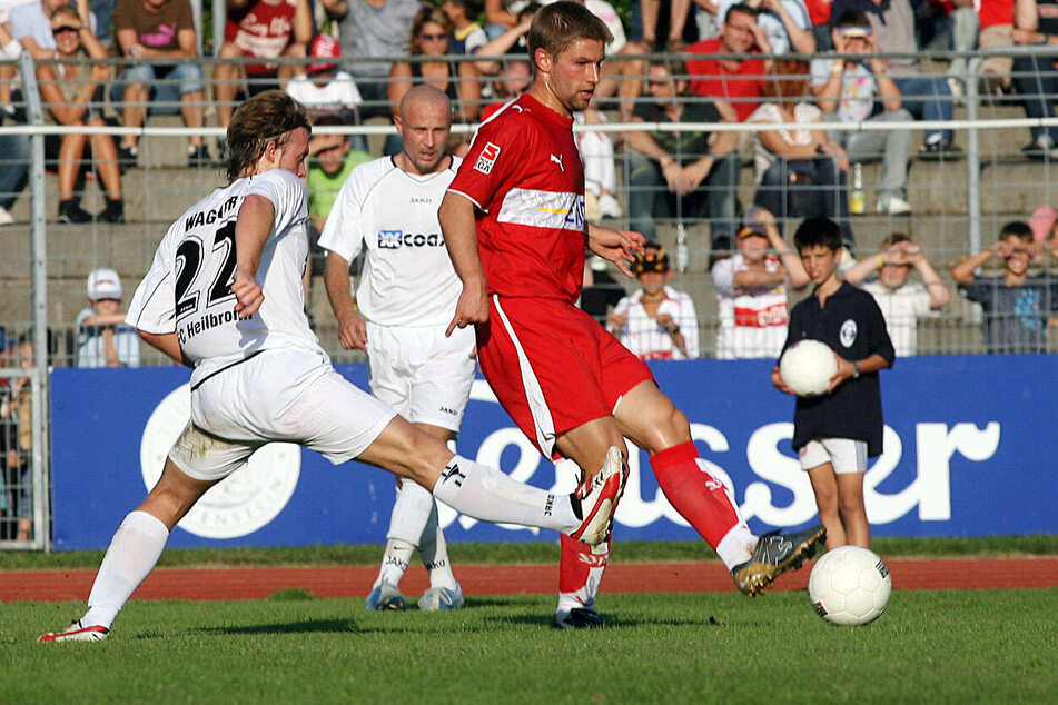 Der VfL Heilbronn, der damals noch unter dem Namen FC Heilbronn auflief, durfte sich 2006 mit den Profis des VfB Stuttgart (Thomas Hitzelsperger am Ball) messen. (Archivbild)