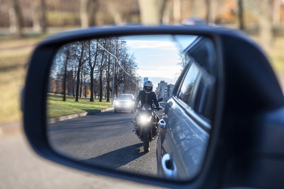 Er überholte, als das Auto vor ihm abbiegen wollte. (Symbolfoto)