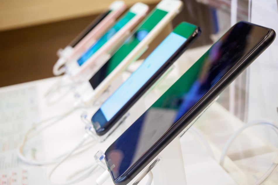 Diebstahl-Fail: Männer klauen zwei Smartphones - aber gehen trotzdem leer aus