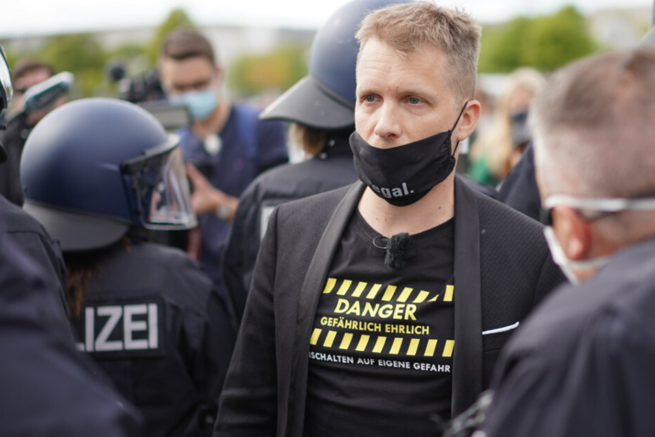 Hunderte bei Hildmann-Demo gegen Corona-Maßnahmen: Olli Pocher von Polizei abgeführt!