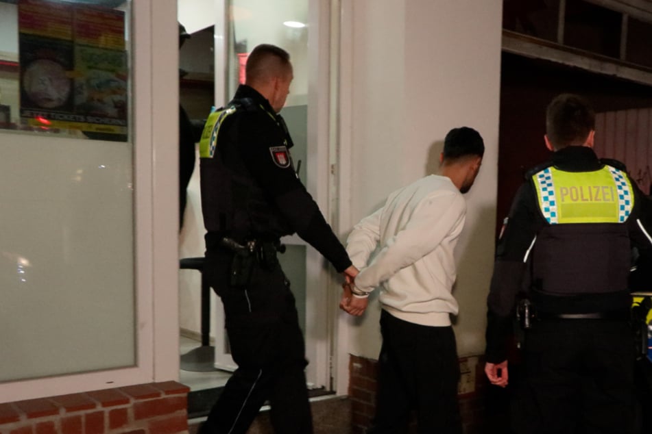 Drogengeschäfte? Polizei führt Razzia in Kulturverein durch