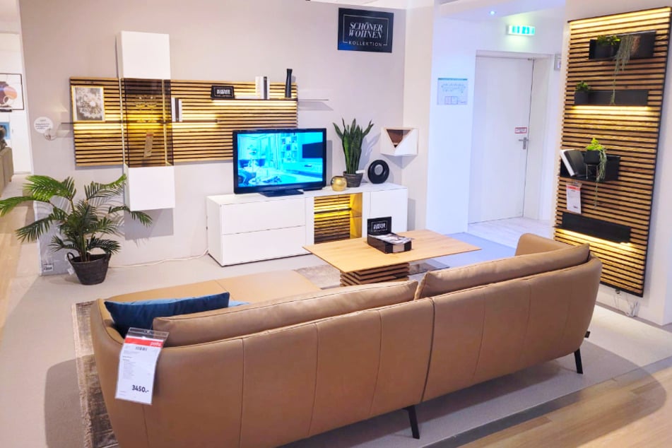 Bei porta Gütersloh gibt's am Sonntag (5.11.) hohe Rabatte auf Möbel, z.B. Sofas, Couchtische und mehr.