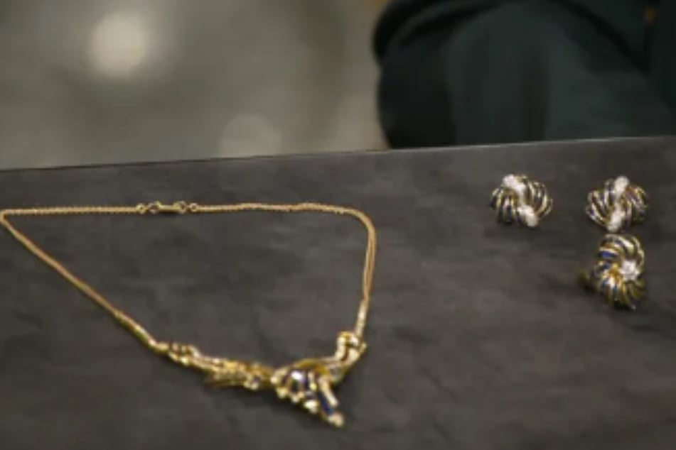 Mit der Preisforderung von 15.000 Euro kann die Sachverständige nicht mitgehen. Sie schätzt den Wert des 750er-Gold-Schmucks "nur" auf bis zu 6000 Euro.