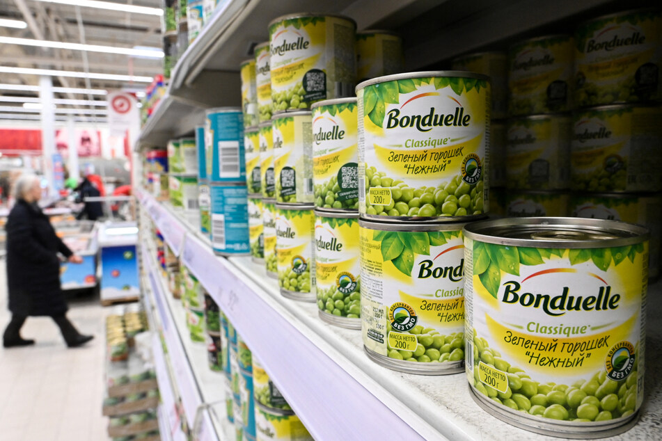 Nach wie vor könne russische Verbraucher viele westliche Produkte im Supermarkt finden. (Archivbild Februar 2023)