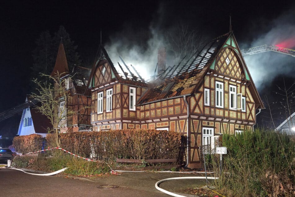 Das alte Fachwerkhaus wurde durch die Brand stark zerstört.