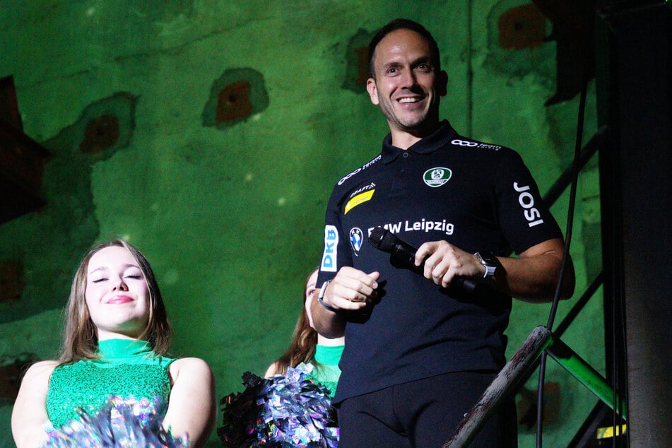 Chef-Trainer Raúl Alonso (46).