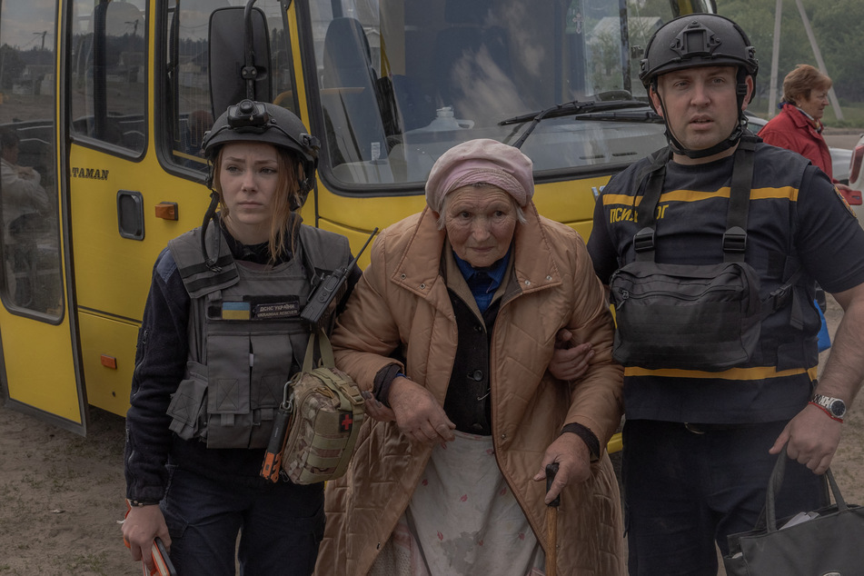 An evacuee arrives by bus at an evacuation point in the Kharkiv region.