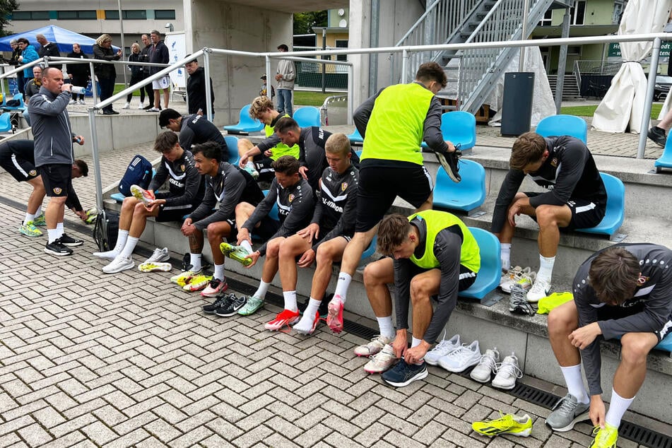 Nach dem Training auf dem Rasen mussten die Dynamo-Spieler noch die Laufschuhe anziehen.