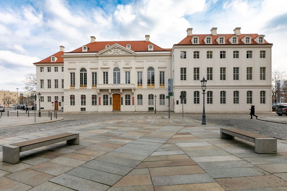 Bauarbeiten am Kurländer Palais sorgen für wochenlange Sperrungen in der Inneren Altstadt.