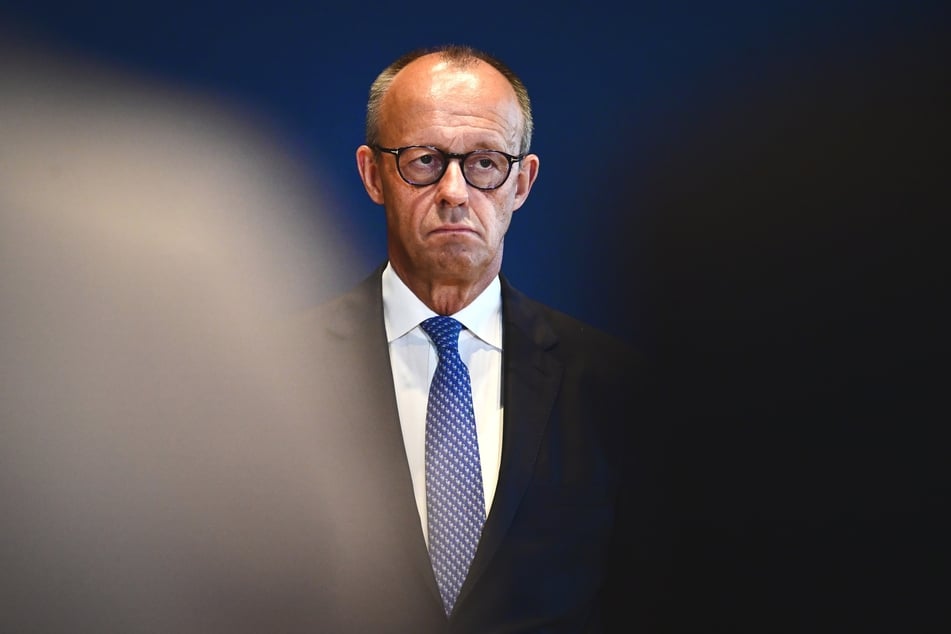 Bundeskanzler Friedrich Merz (70) besucht am Samstagnachmittag das Waldbrandgebiet im Hürtgenwald.