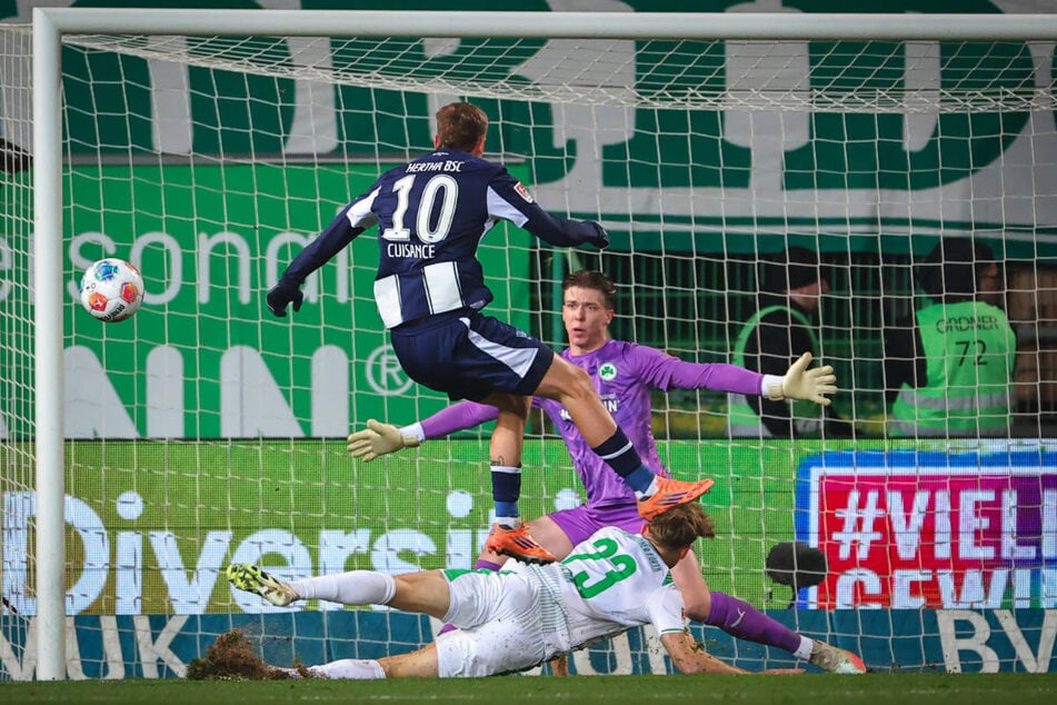 Im Hinspiel trennten sich Hertha und Fürth mit einem torreichen 3:3-Unentschieden.