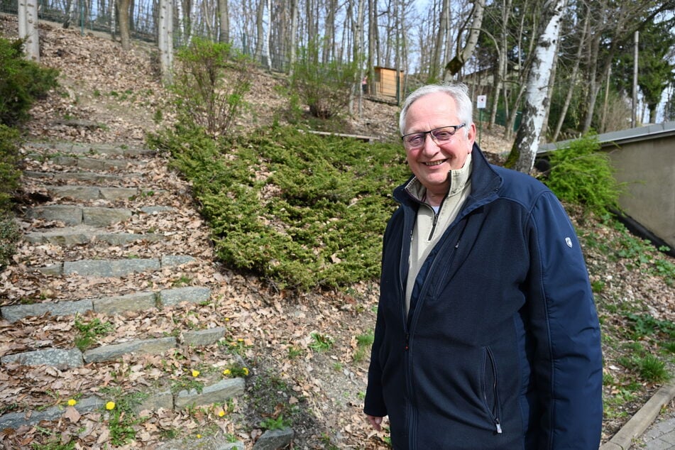 Ortsvorsteher Andreas Stoppke (65, Freie Wähler Klaffenbach) freut sich auf die neue Denkmal-Anlage an der Grundschule.