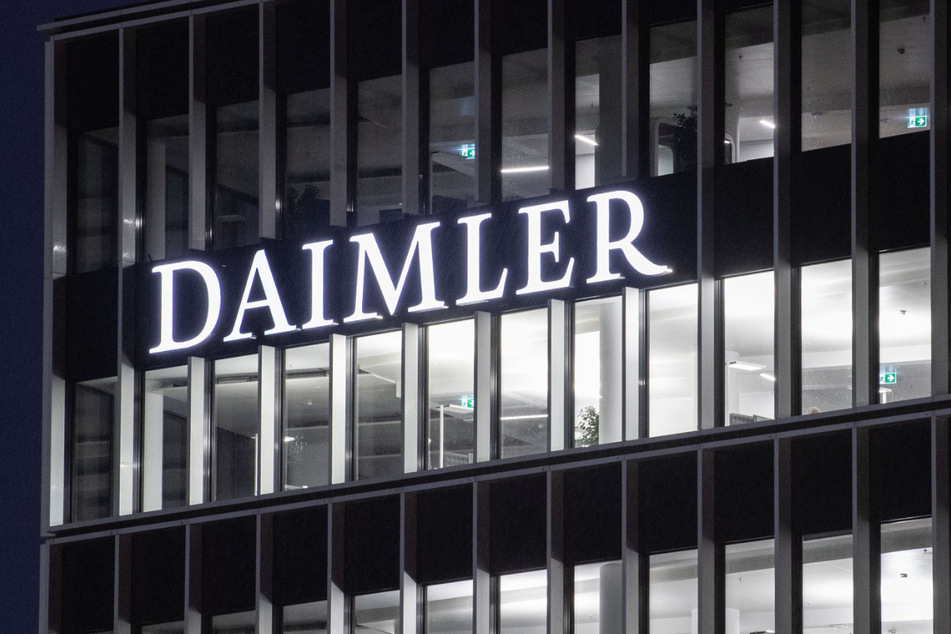 Blick auf die Daimler-Zentrale in Stuttgart. Muss Mercedes-Benz bald umdenken?