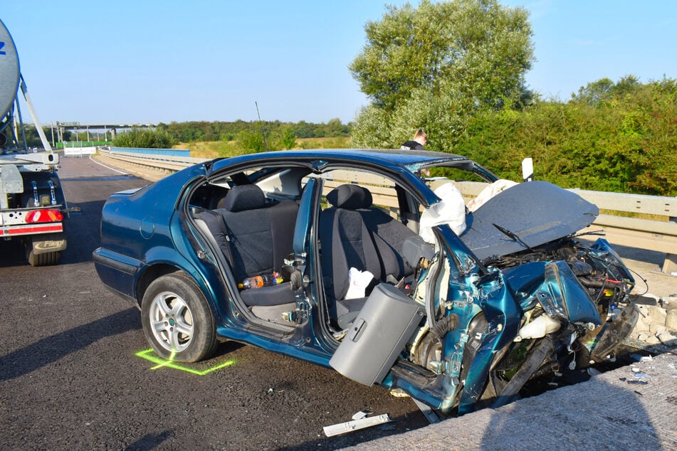 Der verunglückte Skoda wurde zerstört, sein Fahrer (†35) erlitt tödliche Verletzungen.