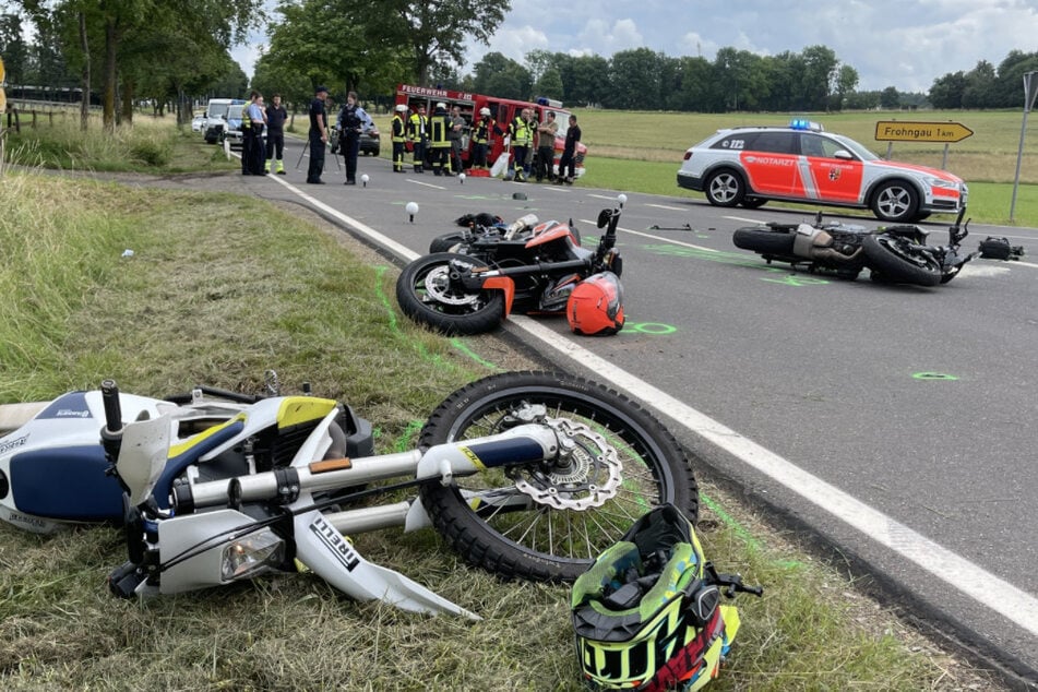 Die Biker wurden bei dem Unfall teils schwer verletzt.