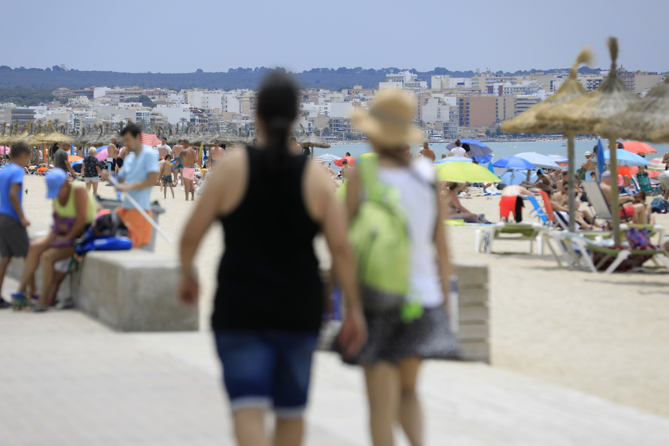 Gerade in den Sommermonaten tummeln sich unzählige Urlauber an Mallorcas Stränden.