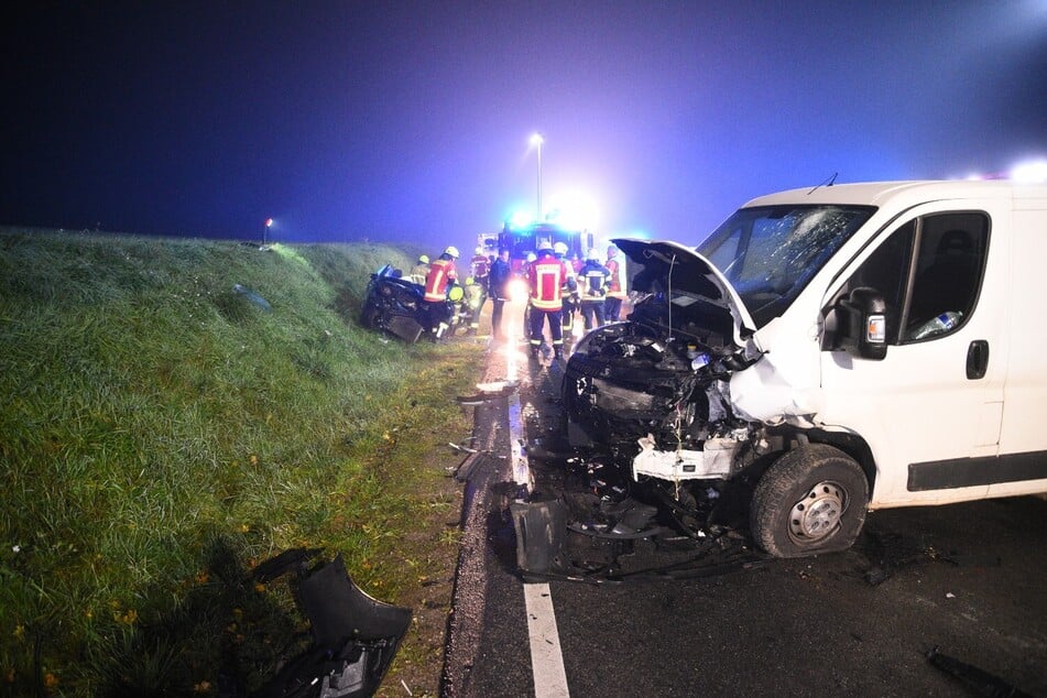 An beiden Fahrzeugen entstand ein Sachschaden in Höhe von knapp 30.000 Euro.