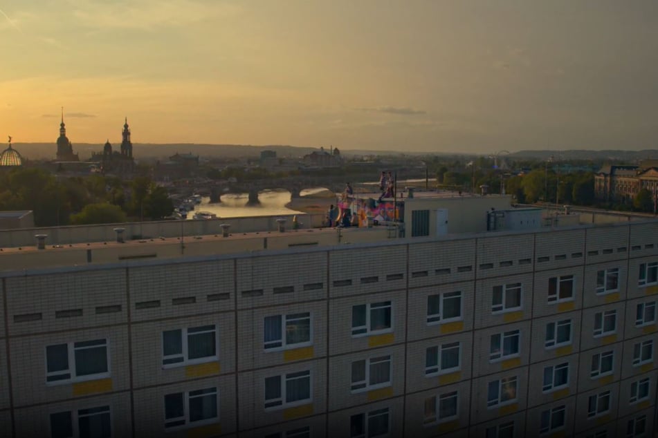 Über den Dächern von Dresden treffen sich im Spot die Sprayer.