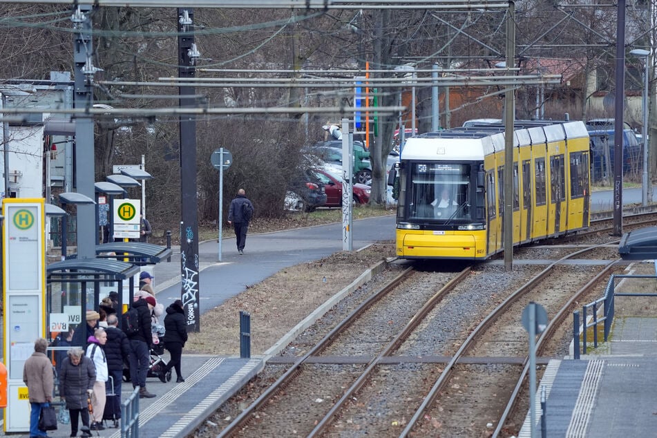 Tram erfasst Radlerin in Berlin-Prenzlauer Berg