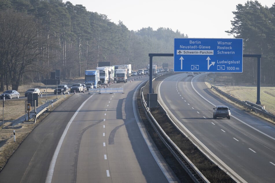 17 Kilometer dicht: Längste Vollsperrung der A24 zwingt Autofahrer zu Geduld