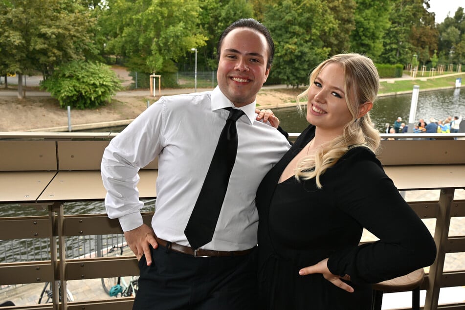 Tadaa! Gleich in der ersten Tanzrunde hatten Paywand Gaff (21) und Darya Groskopff (23) die Ball-Quali sicher - und waren sichtlich stolz.