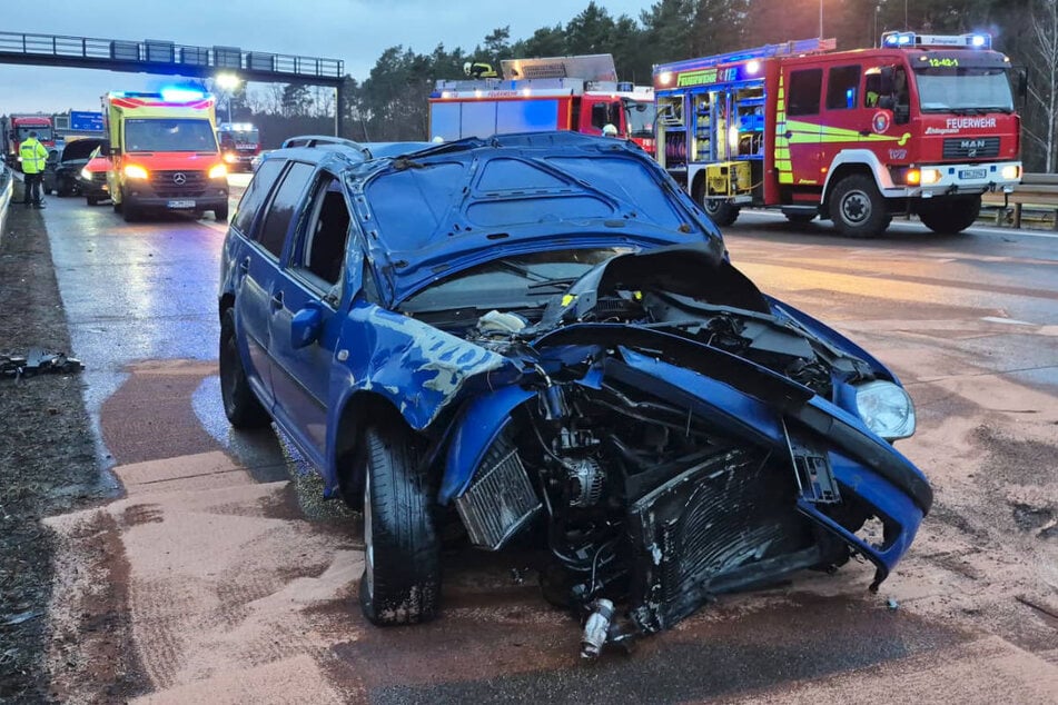 Auch der Skoda ist nach dem Crash nur noch Schrott gewesen.