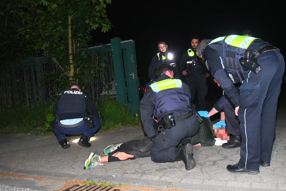 Messerattacke: Messerangriff in S-Bahn! 25-Jähriger verletzt, Polizei nimmt Täter fest