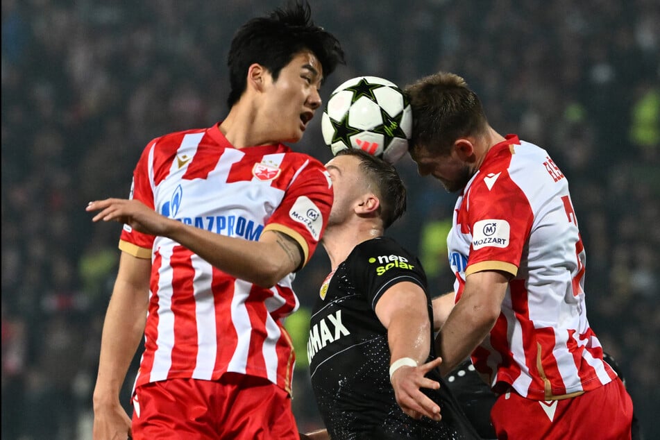 Young-woo Seol (l.) im Trikot von Roter Stern im November 2024 gegen den VfB: Der serbische Rekordmeister hatte die Schwaben mit 5:1 in der Champions League nach Hause geschickt.