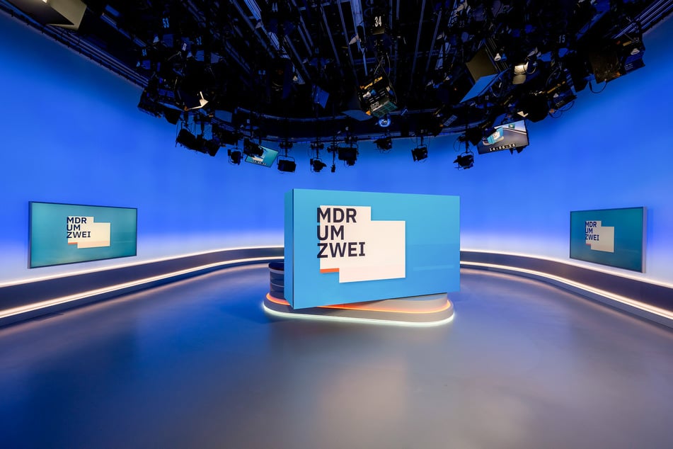 Wie ein Sprecher des Mitteldeutschen Rundfunks gegenüber TAG24 einräumte, hatte die fehlende Erhöhung des Rundfunkbeitrags umfangreiche Budget-Kürzungen zur Folge. Diese würden sich unvermeidbar auf das Programmangebot auswirken.