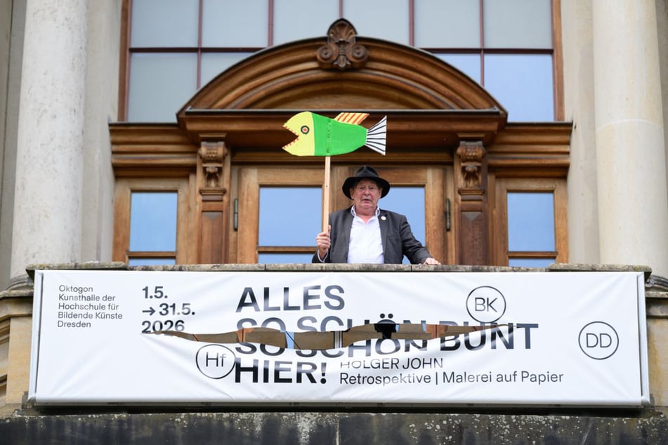 Ein Banner für Holger Johns (66) Ausstellung "Alles so schön bunt hier" wurde zerschnitten.
