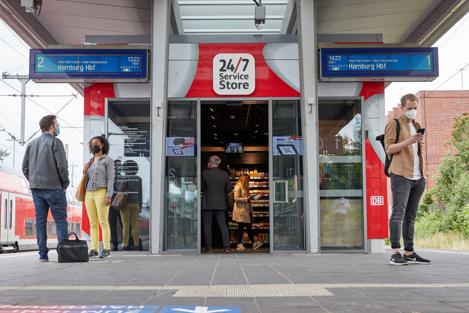 Der digitalisierte Shop wurde auf einem Bahnsteig in Ahrensburg eröffnet.