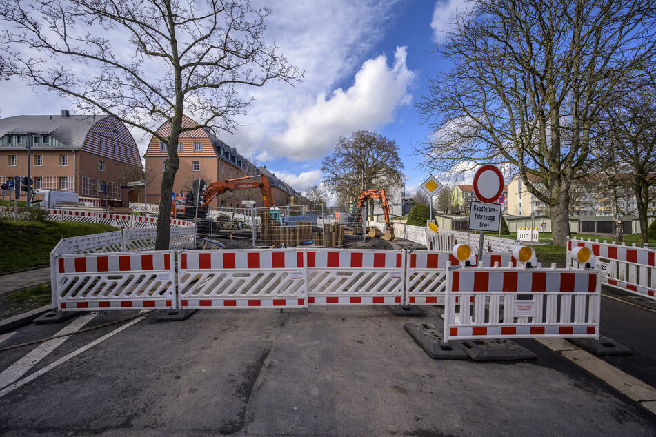Die Kreuzung Rudolf-Krahl-Straße/Albert-Schweitzer-Straße bleibt bis Mitte Mai dicht.