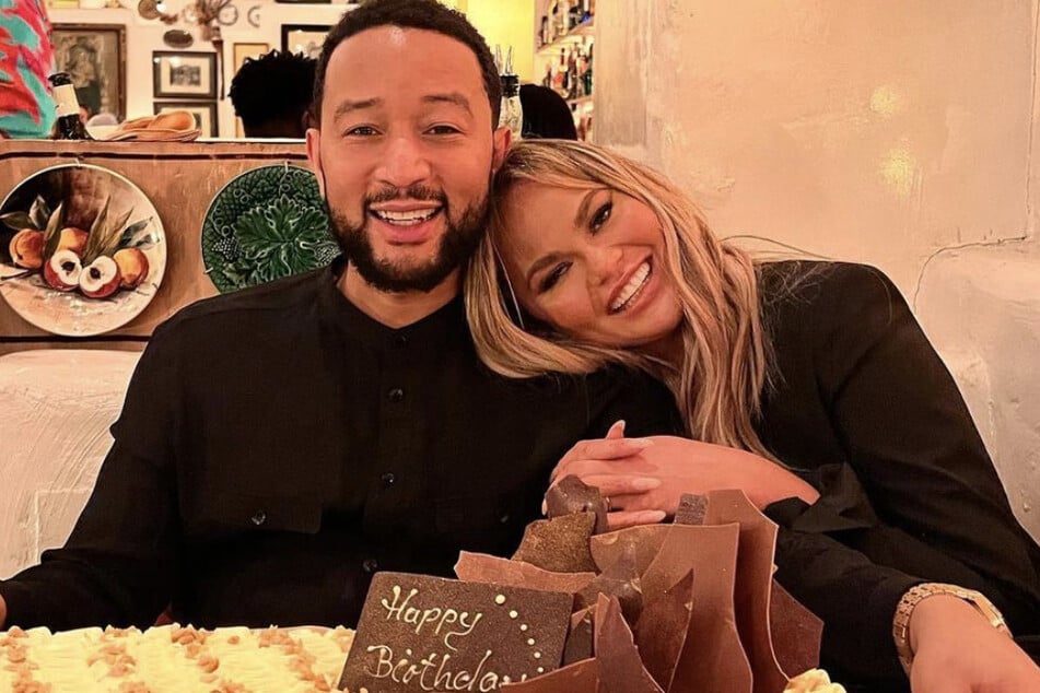 John Legend (l) and Chrissy Teigen (r) kept it simple this Valentine's Day as the effusive R&B singer hilariously gave his wife a simple card for the holiday.