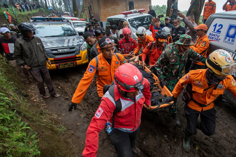 Vulkanausbruch endet tragisch: Mehr als 20 Wanderer für tot erklärt