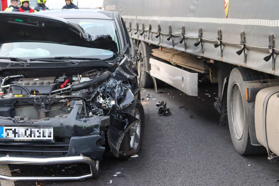 Das Auto war nach dem Unfall nicht mehr fahrbereit.