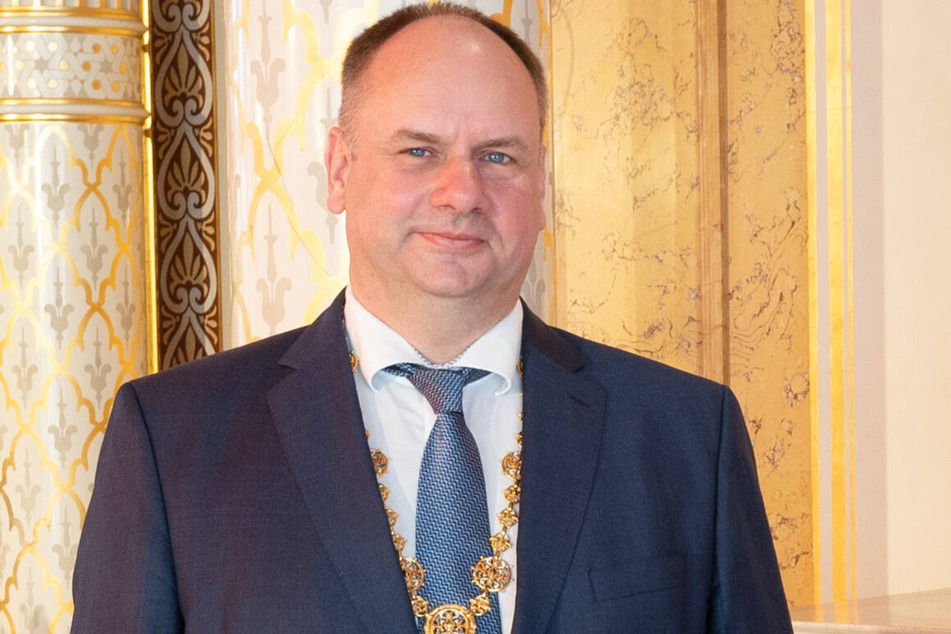 OB Dirk Hilbert (49, FDP).