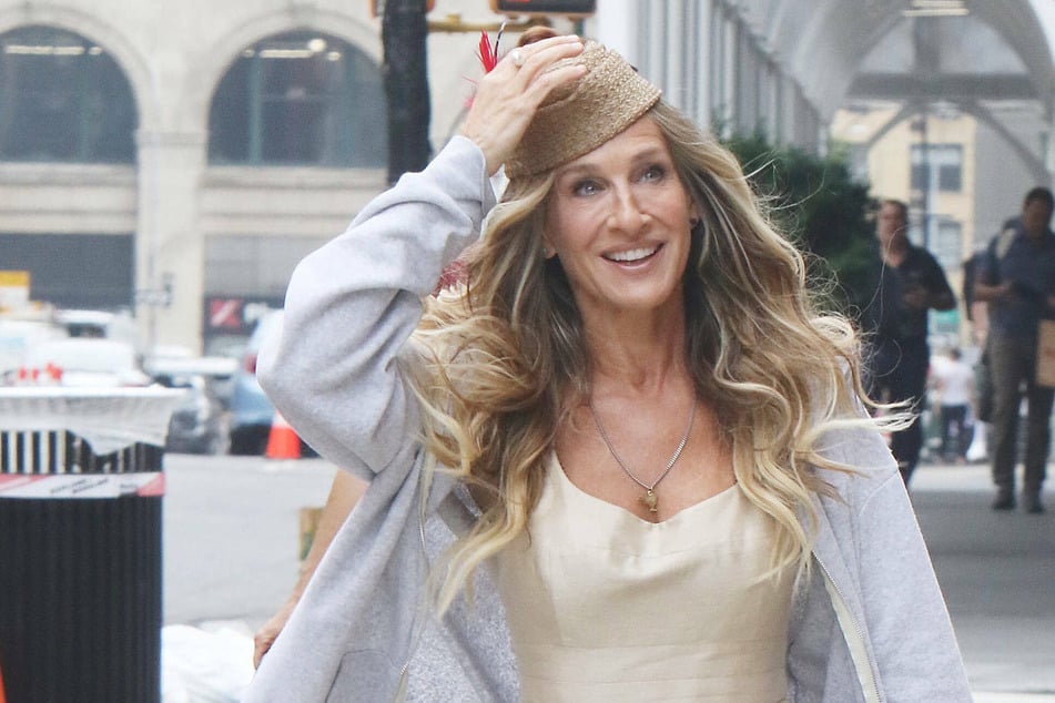 Sarah Jessica Parker will reprise her role as Carrie Bradshaw in HBO Max's revival, And Just Like That.