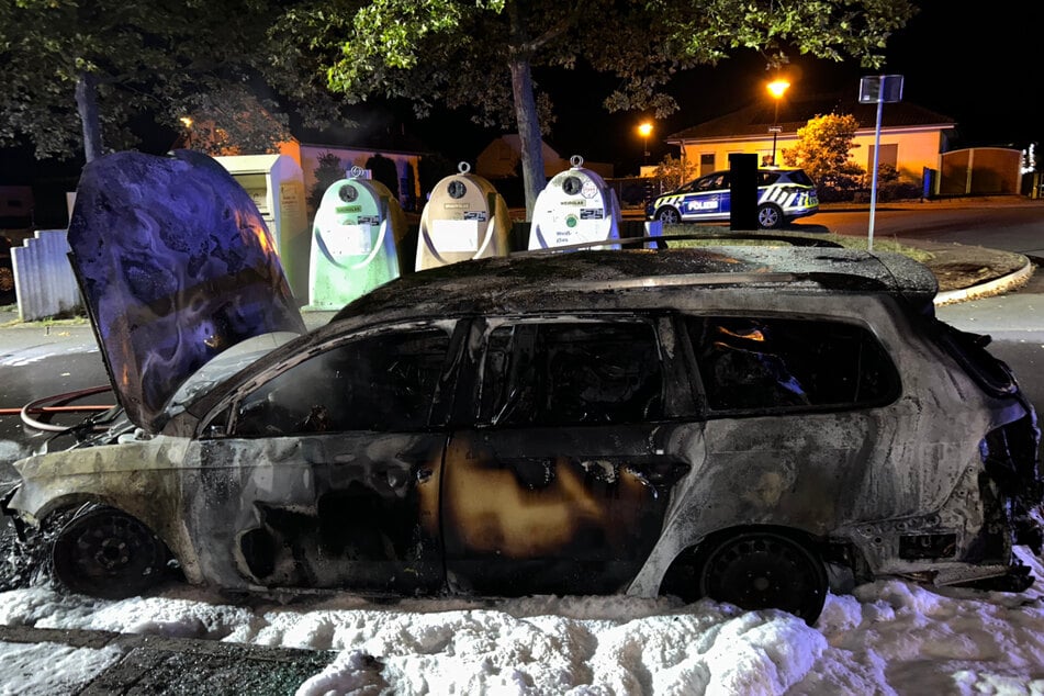Feuerwehreinsätze in Stendal: Mehrere Fahrzeuge brennen vollständig aus!