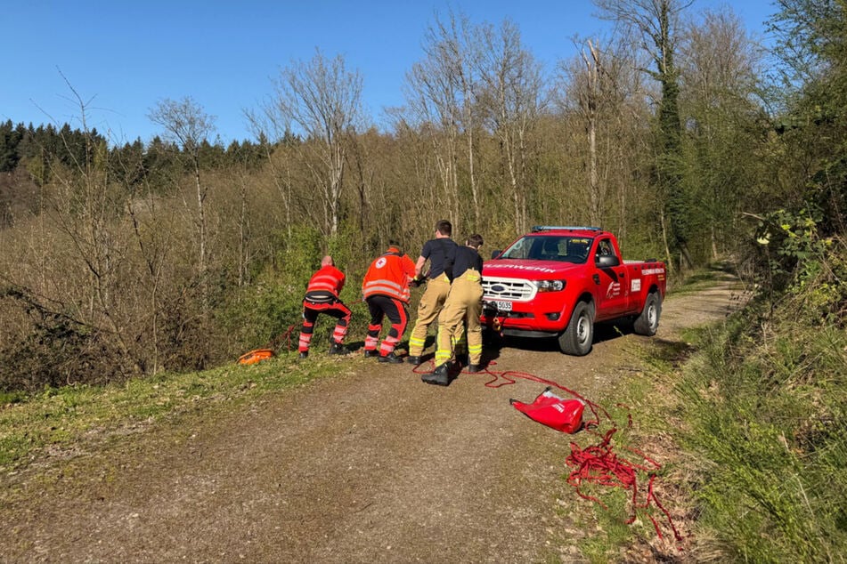 Die Einsatzkräfte packten gemeinsam an.