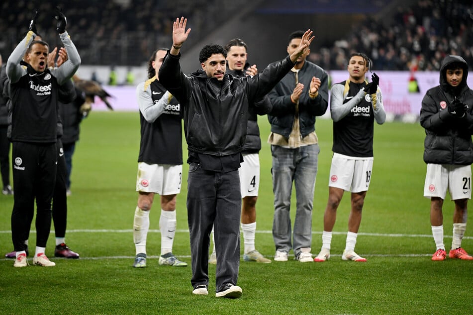 Nach dem 2:0-Heimsieg gegen Dortmund, bei dem Marmoush schon nicht mehr mitwirkte, verabschiedete sich der Ägypter nochmals eindrucksvoll von den Fans.